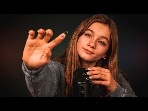 (ASMR) TAPPING WITH PAPERCLIPS!