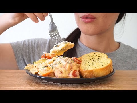 ASMR Eating Sounds: Creamy Ravioli & Garlic Bread (No Talking)