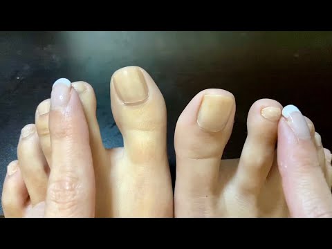 ASMR Toenail Tapping and Toe Wiggling/Flicking