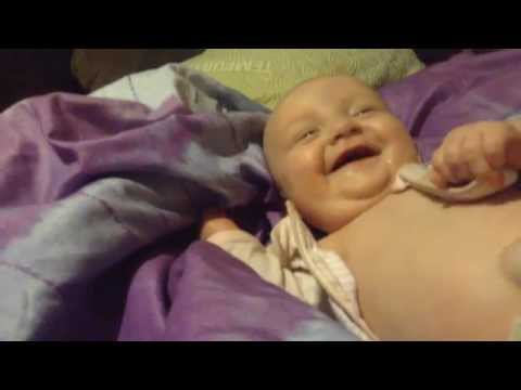 Baby Laughs At Daddy - Peekaboo