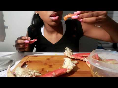 ASMR EATING - SNOW CRAB (MOUTH SOUNDS, EATING SOUNDS, WHISPERING)