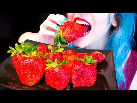 ASMR: Huge & Super Juicy Strawberries | Crunchy Bites ~ Relaxing Eating Sounds [No Talking|V] 😻