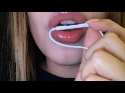 ASMR Mic Licking, Kisses + Hand movements (lots of mouth sounds😋)