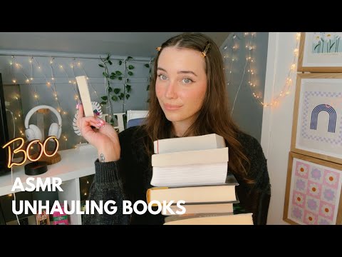 ASMR 📚 Unhaul a bunch of books with me ✌🏼 (Book tapping, scratching, whispered)