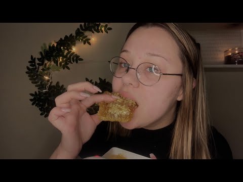 ASMR | Eating Honeycomb (Sticky Mouth Sounds + Chewing Sounds)