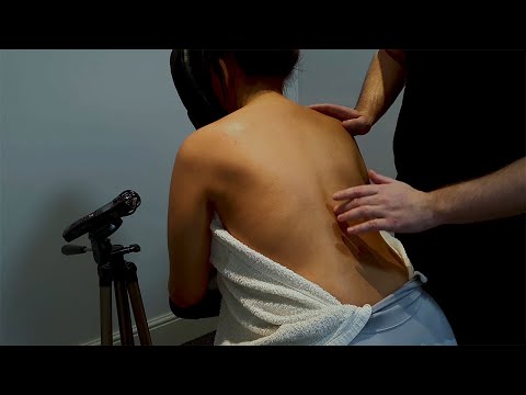 [ASMR] Relaxing Seated Light Touch Back Tracing Massage [No Talking]