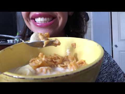 ASMR- FROSTED FLAKES & BANANA! KISSING & TAPPING ON THE BOWL!