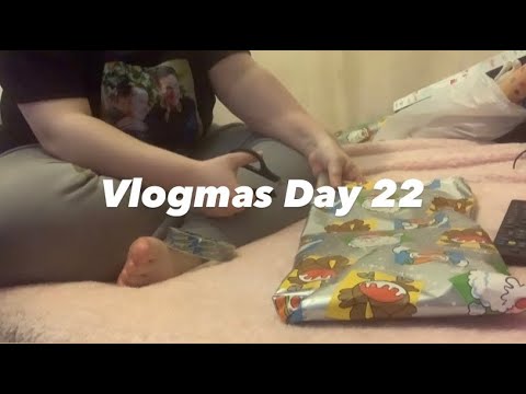 Vlogmas Day 22 (2023) - Making Lucy’s Christmas Eve Box