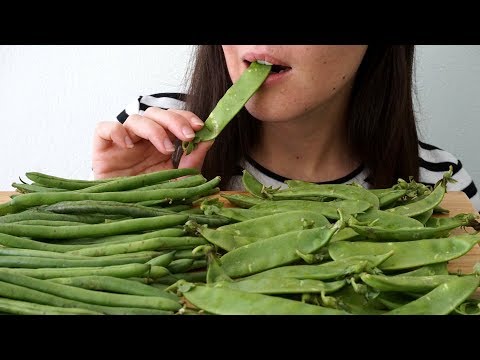 ASMR Eating Sounds: Crunchy Green Beans & Snow Peas (No Talking)