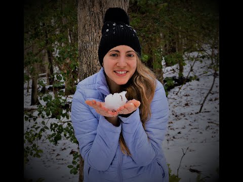 ASMR-A walk in the snow/Soft whisper here and there