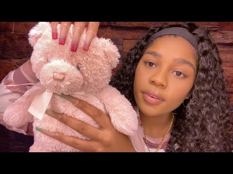 ASMR- Person Attention + Over-explaining Simple Things (RUBBING, SCRATCHING TAPPING) 🐻💕