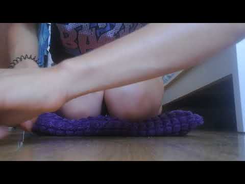 ASMR TAPPING AND SCRATCHING ON THE FLOOR (WOOD)