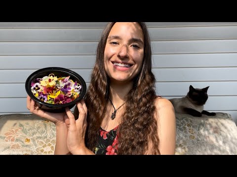 #ASMR EATING FLOWERS WITH UP CLOSE MOUTH SOUNDS AND KISSES/ PERSONAL ATTENTION FOR TINGLES 🥰🌸💋🌼