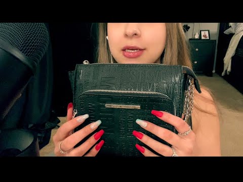 ASMR What’s in my purse 👛😌