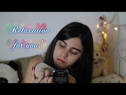 |ASMR ITA| I READ YOU A STORY AND VARIOUS TRIGGERS! (wood tapping,scratching,soft whispering)