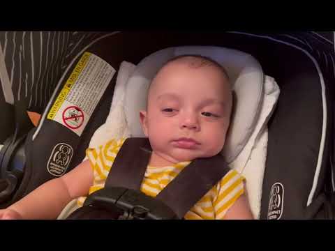 baby funny video- give me your 🍔 burger ! Lol funny