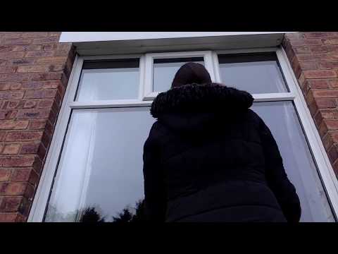 ASMR Mummy Outdoor Window Cleaning in the Cold Wearing Yellow Rubber Gloves