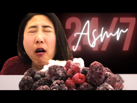 ASMR FROZEN FOOD! 🍒 FROZEN BERRIES & YOGURT n' HONEY | EATING SOUNDS & WHISPERING w/ Subtitles