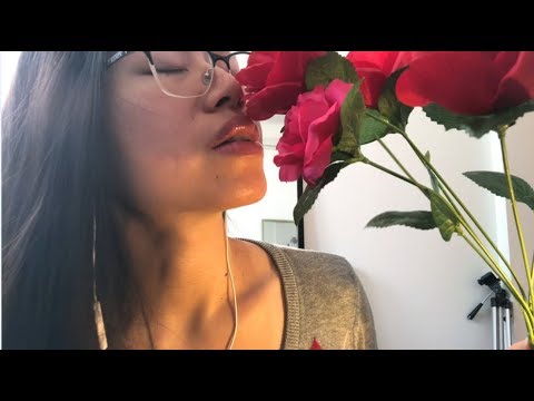 ASMR Unexpected Duo: Playing w. FAUX FLOWERS + SOFT GUM CHEWING, Mic Brushing/ Scratching 🌻🌹👂🏻