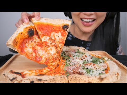 *GRAY BACKGROUND* PIZZA AT MIDNIGHT (EATING SOUNDS) LIGHT WHISPERS | SAS-ASMR