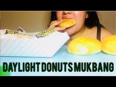 Daylight Donuts - Eating Show *CHEWING SOUNDS*