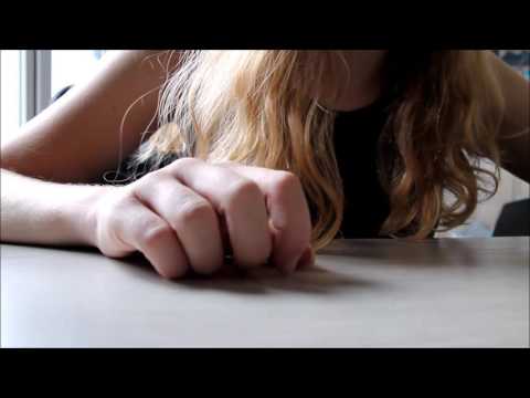 ASMR: Tapping and scratching my desk and the camera