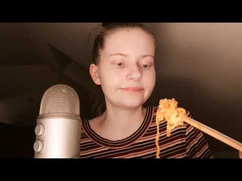 Asmr | CHEESSY spicy NOODLES (eating sounds) [german/deutsch]