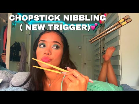 ASMR | Chewing & Biting On Chopsticks 🥢 M0uth S0unds ( En Français 🇫🇷)