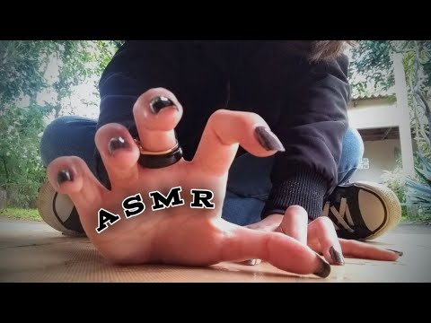 ASMR - Tapping e Scratching em piso com textura (No talking)