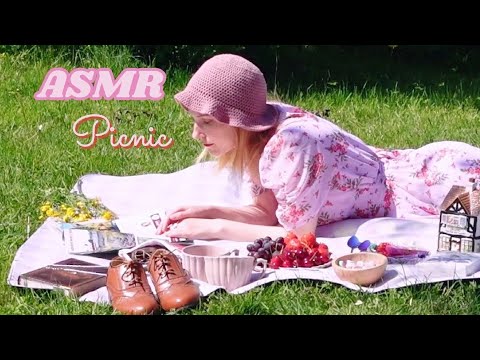 ASMR | Relaxing Picnic☕ Doing your Makeup🍀 (Gum Chewing, Nature sounds, Page Turning, Whispering)