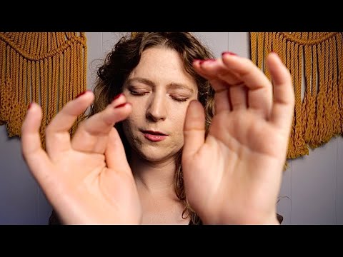 ASMR Reiki | Solar Plexus Healing + Soft-Spoken Positive Affirmations + Hypnotic Hand Movements 💫