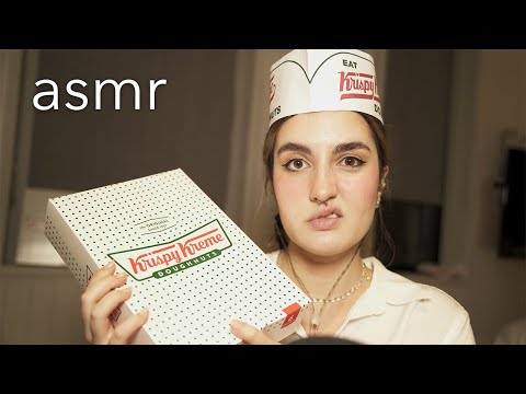 asmr en español - TOMO tu ORDEN en Krispy Kreme *antipática* - ASMR para domir