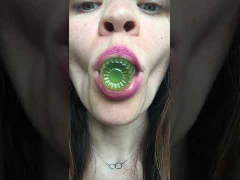 The Jelly GOT STUCK 😭 - ASMR satisfying mouth sounds green jelly cup fruit snack #shorts