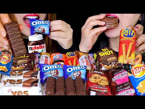 ASMR TRYING SNACKS FROM AROUND THE WORLD (NUTELLA, OREO, RITZ, CAKE CRUNCH CHOCOLATE, LAY'S CHIPS 먹방