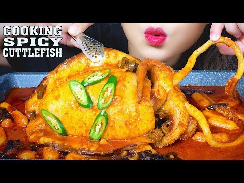ASMR COOKING EATING SPICY CUTTLEFISH WITH RICE CAKE EATING SOUND | LINH-ASMR 먹방