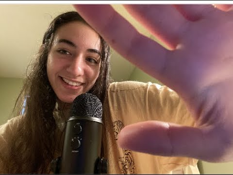 ASMR - MOUTH SOUNDS AND HAND MOVEMENTS