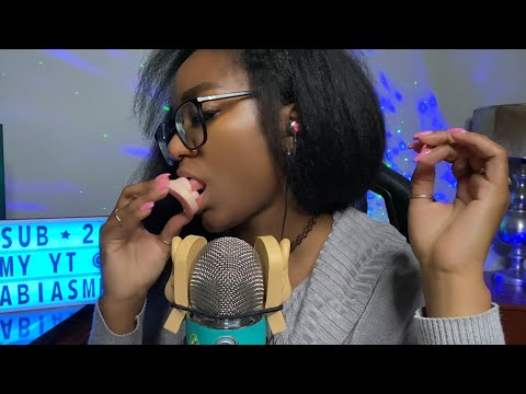 ASMR Ear and Lips Eating MOUTH SOUNDS👂