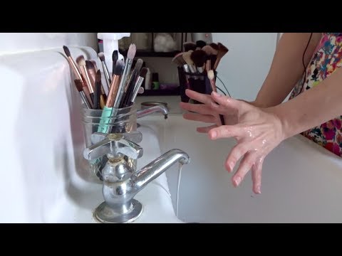 ASMR cleaning my makeup brushes!