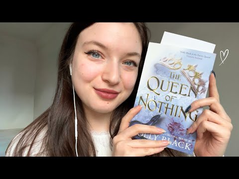 ASMR reading the queen of nothing 📖👑 & giving my opinions (chapter 1-4) whispers
