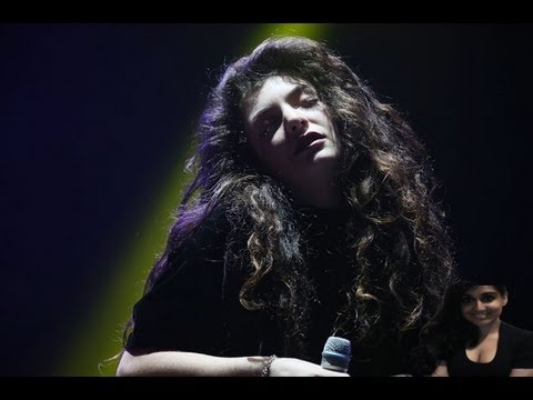 Lorde Becomes The First Woman To Top The Alternative Chart In 17 Years - review
