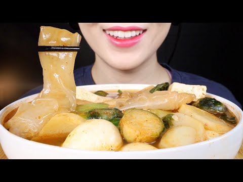ASMR Malatang with Rolled Rice Paper, Soft Boiled Eggs, Tofu, Vegetables Eating Sounds Mukbang