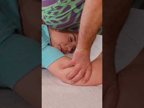 Eccentric back massage techniques and chiropractic adjustments for Anna #chiropractic