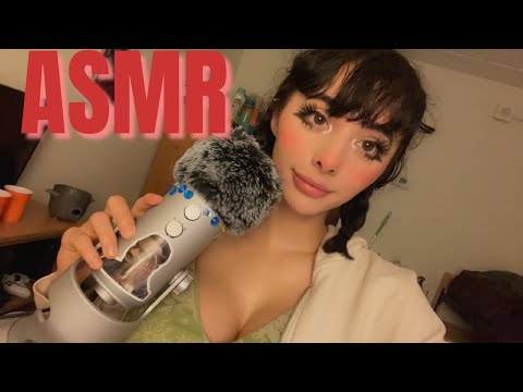 ASMR | ❤️Tingly whispering/Tapping (mouth sounds)