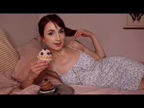 ASMR | Eating Cupcakes in Bed 🧁 mouth sounds
