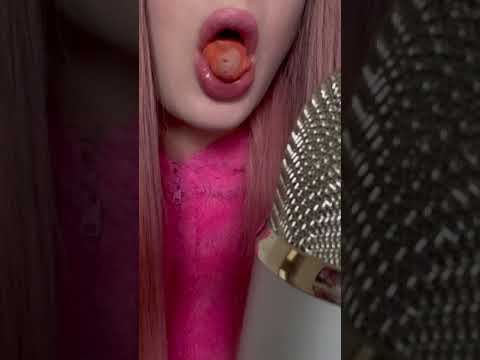 ASMR chewing gum and blowing bubbles into the mic 🎙 #chewinggum #chewing #bubblegum