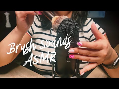 {ASMR} Brush sounds and tapping