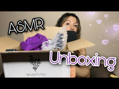 ASMR Unboxing Younique Makeup | Maquillaje | Tapping and Whisper