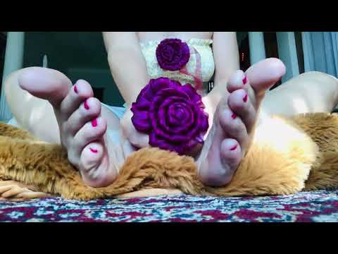 ASMR Pretty feet & crinkly ribbons sounds