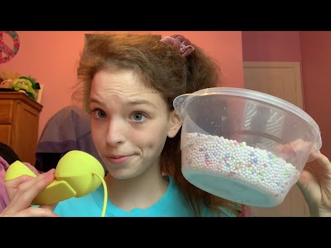 ASMR playing with foam beads with the mic (relaxing/satisfying)