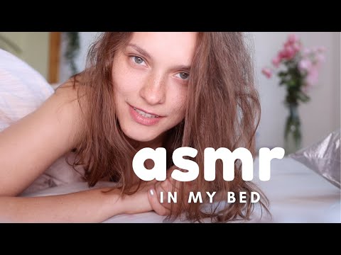 ASMR 💖 Girlfriend roleplay 🍓 Eating strawberries in her bed ❤️ Personal attention 💋 MUKBANG